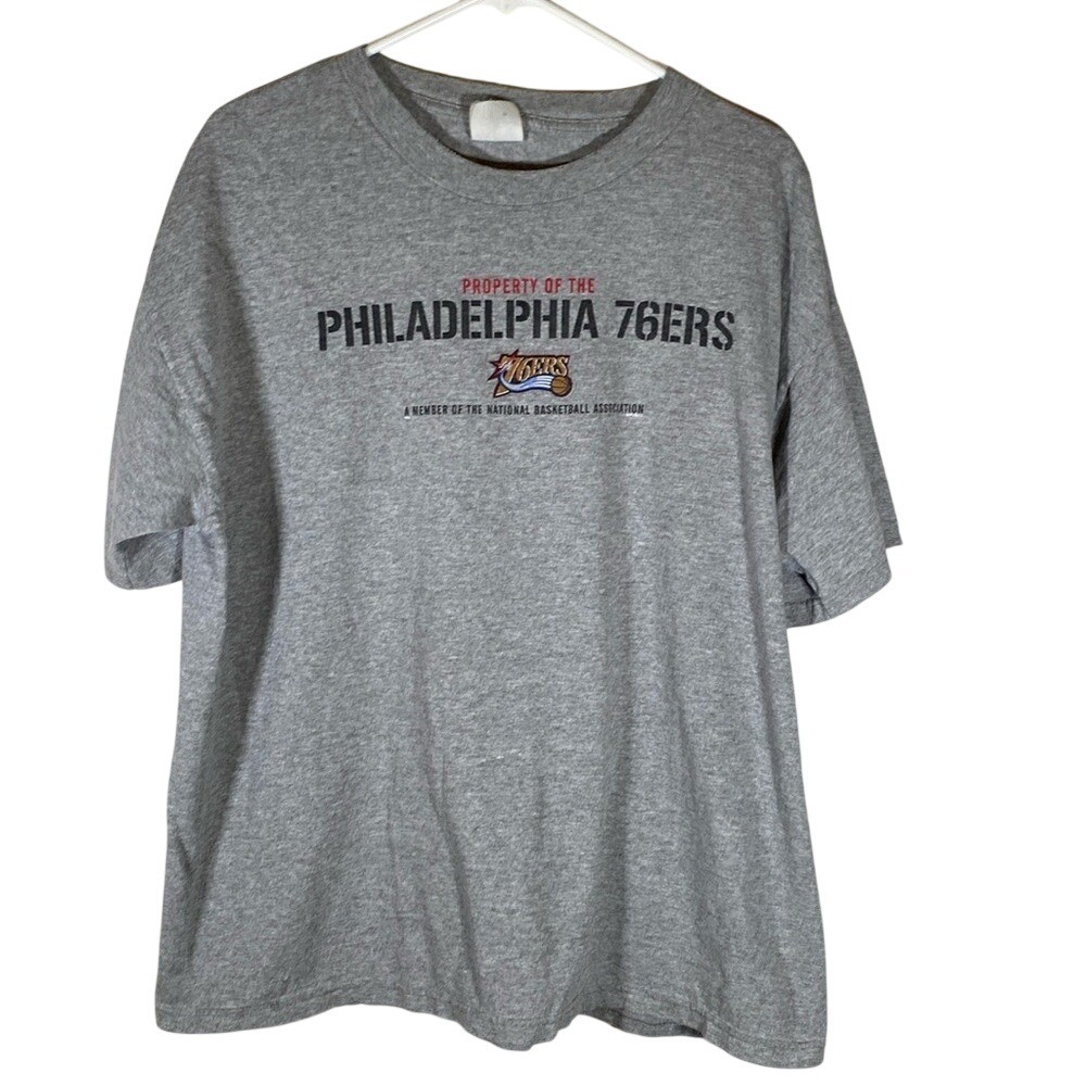 Vintage Majestic Philadelphia 76ers T-Shirt Size XL distressed unisex